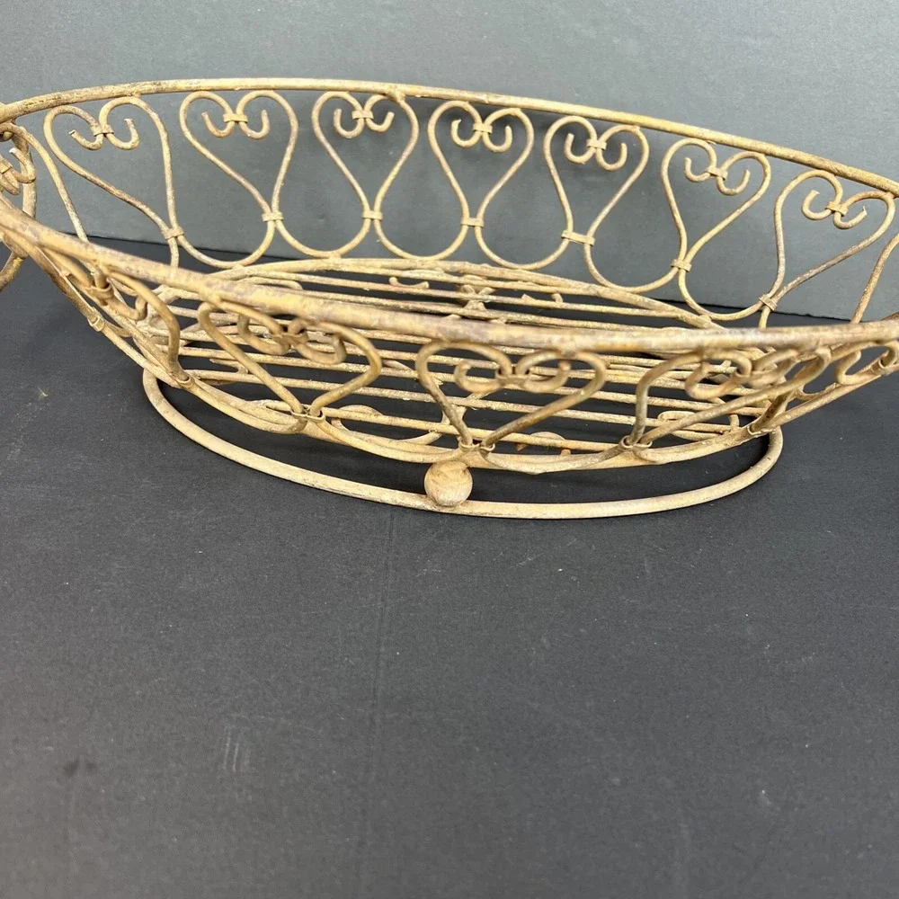 VTG Primitive Rusty Metal Wire Basket Handles 16x12x4 Farmhouse Centerpiece
